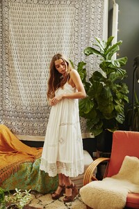 Spell-and-the-Gypsy-Collective-Festival-17-Collection-muse-Annalise-McLachlan-by-Ming-Nomgchong90.jpg