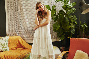 Spell-and-the-Gypsy-Collective-Festival-17-Collection-muse-Annalise-McLachlan-by-Ming-Nomgchong92.jpg