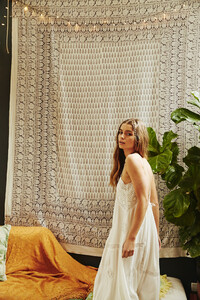 Spell-and-the-Gypsy-Collective-Festival-17-Collection-muse-Annalise-McLachlan-by-Ming-Nomgchong98.jpg