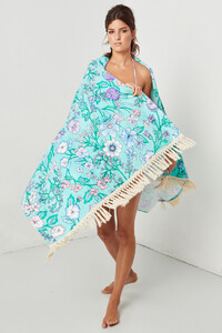 Spell_CloudDancer_FlowerChildTowel_Ocean_02.jpg