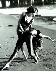 Summertime_von_Unwerth_Vogue_Italia_May_1991_09.thumb.jpg.e683cc31843f845524a819c178086d82.jpg