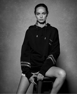 Superdry-Spring-Summer-2020-Campaign07.thumb.jpg.561beb986c7fde10668049b911111f13.jpg