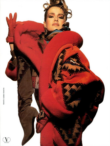 Tyen_Valentino_Fall_Winter_91_92_01.thumb.png.9adee215d95263f4f0eff0cc5ccb356b.png