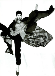 Vadukul_Max_Mara_Spring_Summer_1994_03.thumb.png.6b362082177b93af8760533cac28cd88.png