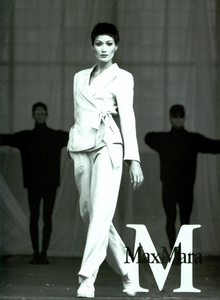 Vadukul_Max_Mara_Spring_Summer_1994_07.thumb.png.63c56ddaecb723479fca3145e9849958.png