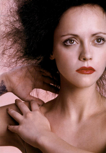 Vadukul_Vogue_Italia_February_2005_01.thumb.png.eb2f979b457d4324915935082ec3a33d.png