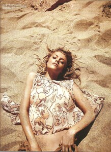 Vivanco_Vogue_Turkey_June_2011_10.thumb.jpg.4ed819e435b0102a47f26556dd50bced.jpg