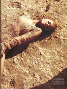 Vivanco_Vogue_Turkey_June_2011_12.thumb.jpg.abea050ef87756ff32abf6ebe94ea441.jpg