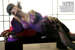 VogueParis_Abril2005_phMarioSorrenti_CarolynMurphy_02.jpg
