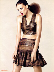 VogueSP_May09_MashaNovoselova_PaolaKudacki_08.jpg