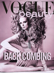 Vogue_Italia_Setembro2005_phRichardBurbridge_JuliaStegner_01.jpg