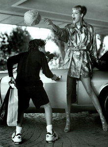 Weber_Vogue_Italia_April_1994_02.thumb.png.2b05c940d2e4a4e29c137b774e55fdc6.png