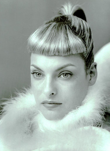 Weber_Vogue_Italia_April_1994_04.thumb.png.eaf83fbdc5106fd2ec1660a053a166b2.png