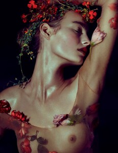Yeste_Vogue_Russia_April_2016_02.thumb.jpg.4c4a777ee4d6020088c68164ffb18e2a.jpg