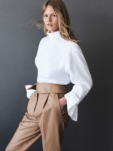anna-ewers-for-vogue-magazine-brasil-august-2017_3.jpg