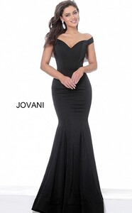 black-off-the-shoulder-560x902.jpg