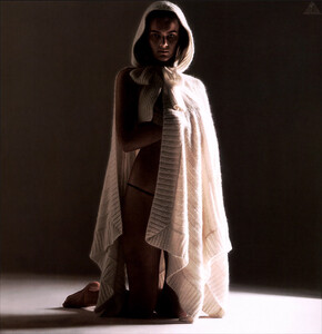 blk2-121-Filippa_Palmstierna-Hamilton-AnotherMagazin3-phMarioSorrenti.jpg