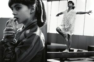 cr-fashion-book-2_nadia_(5).thumb.jpg.c9d28ca4f7c9ab339bea56bee985fc38.jpg
