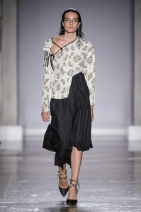 defile-act-n1-printemps-ete-2019-milan-look-16.thumb.jpg.9ccebc343d410ca79056e139a653b238.jpg