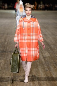 defile-marc-jacobs-printemps-ete-2018-new-york-look-6.thumb.jpg.45edf118cfae291dc19342de2d5b7917.jpg