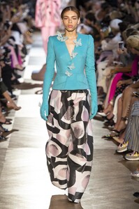 defile-schiaparelli-automne-hiver-2018-2019-paris-look-25.thumb.jpg.fd5444cd39a1c70fadf512c728da13d2.jpg