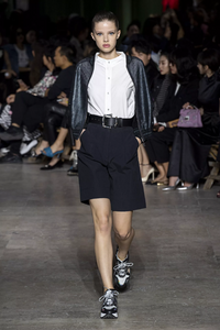defile-shiatzy-chen-printemps-ete-2020-paris-look-13.thumb.jpg.ceb77a2c33100fe145e2e177347513df.jpg