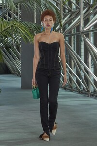 defile-simon-miller-printemps-ete-2018-new-york-look-8.thumb.jpg.4bb71807dbacc1e3a88a1663c8a637a9.jpg