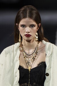 detail-defile-dolce-amp-gabbana-automne-hiver-2020-2021-milan-detail-351.thumb.jpg.2b34fd3e79e7a91932895d7e99671ca8.jpg