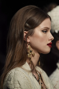 detail-defile-dolce-amp-gabbana-automne-hiver-2020-2021-milan-detail-552.thumb.jpg.5b24c9d3661ba84fcb422edddf19d1d0.jpg