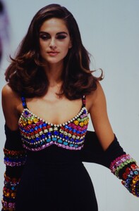 dolce-gabbana-fw-1991.thumb.jpg.34206a9ccfe7805b5f28daa978d89900.jpg