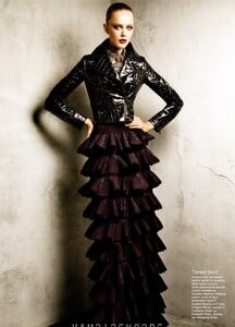 fashion_scans_remastered-frida_gustavsson-allure-december_2011-scanned_by_vampirehorde-hq-6.jpg