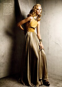 fashion_scans_remastered-frida_gustavsson-allure-december_2011-scanned_by_vampirehorde-hq-7.jpg