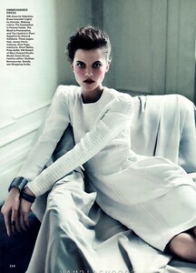 fashion_scans_remastered-kasia_struss-allure-september_2012-scanned_by_vampirehorde-hq-1.thumb.jpg.3cd531dc1946af32e0d2aead53da97eb.jpg