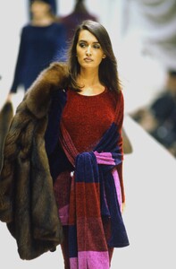 fendi-fw-1991.thumb.jpg.840d98560c7493b5d7df691759f89948.jpg