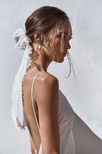 grace-loves-lace.shop_.veils-and-hair.chantilly-hair-bun_003.jpg
