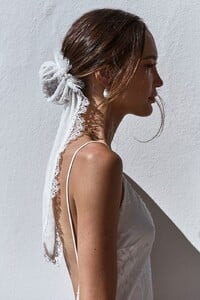 grace-loves-lace.shop_.veils-and-hair.chantilly-hair-bun_004.jpg