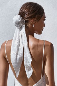 grace-loves-lace.shop_.veils-and-hair.loyola-hair-bun_001.jpg
