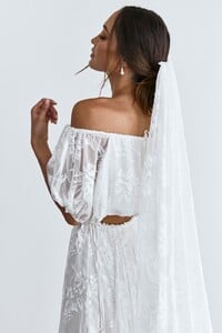 grace-loves-lace.shop_.veils-and-hair.loyola-veil_005.jpg
