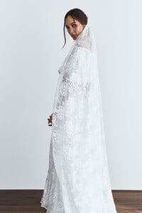 grace-loves-lace.shop_.veils-and-hair.loyola-veil_011.jpg