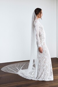 grace-loves-lace.shop_.veils-and-hair.pearly-long-veil_005.jpg