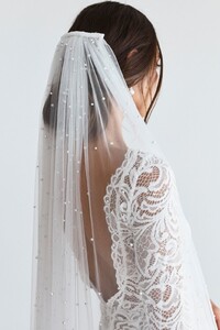 grace-loves-lace.shop_.veils-and-hair.pearly-long-veil_006.jpg