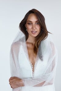 grace-loves-lace.shop_.veils-and-hair.pearly-short-veil_010.jpg