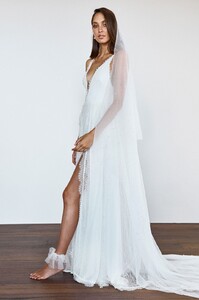 grace-loves-lace.shop_.veils-and-hair.pearly-short-veil_011.jpg