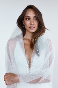 grace-loves-lace.shop_.veils-and-hair.pearly-short-veil_019.jpg