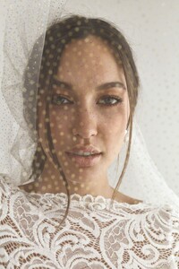 grace-loves-lace.shop_.veils-and-hair.shimmy-veil_017.jpg