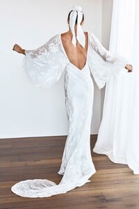grace-loves-lace.shop_.wedding-dresses.loyola-sleeve-silk_047.jpg