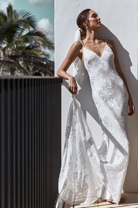 grace-loves-lace.shop_.wedding-dresses.loyola_004.jpg