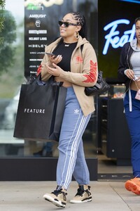 jordyn-woods-feature-store-in-calabasas-03-01-2020-2.jpg