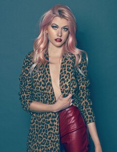 katherine-mcnamara-qp-magazine-march-2020-issue-5.thumb.jpg.eb1dd3653c9c1d917e27f3473ed554fa.jpg