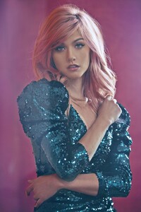 katherine-mcnamara-qp-magazine-march-2020-issue-7.thumb.jpg.0e21cfb3e4b66d7edefaadc031f4b9e4.jpg